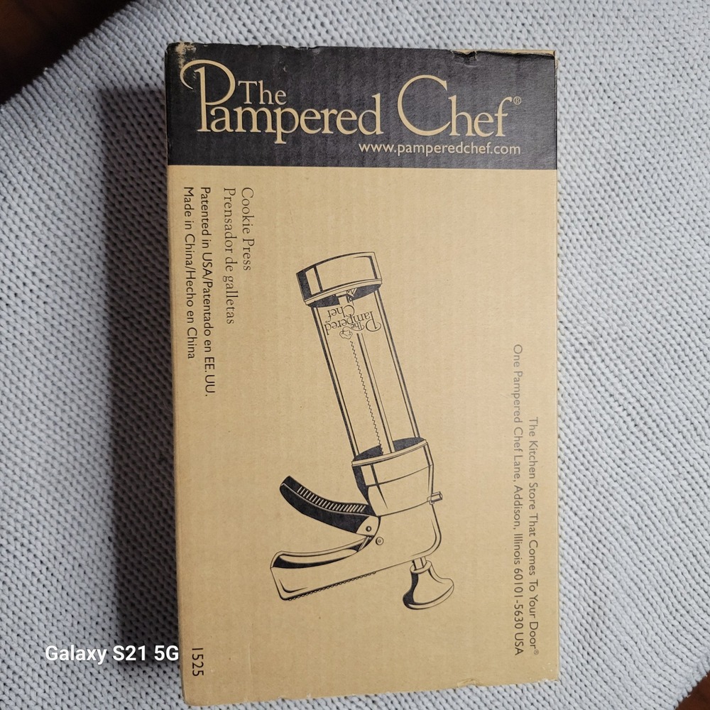 Pampered Chef Cookie Press 1525 with 15 Discs and Recipe Booklet White Clear